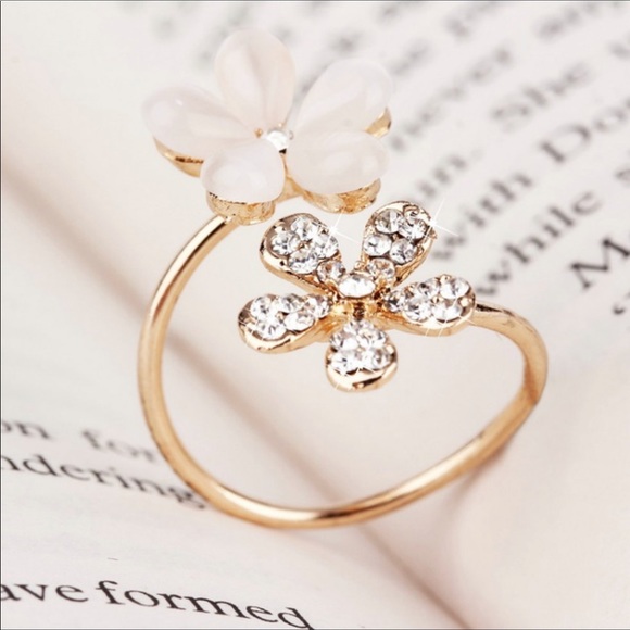 🌼New🌼Double Daisy Flower Petal Adjustable Ring🌼 - Picture 3 of 5
